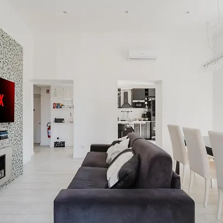 Vatican Luxury 3 Bedrooms 4 Bathrooms *