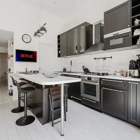 Vatican Luxury 3 Bedrooms 4 Bathrooms