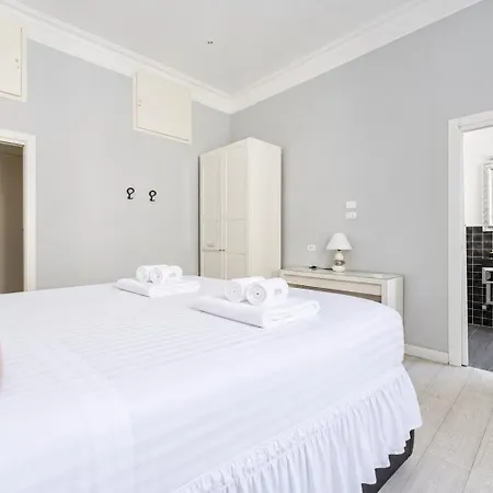 Vatican Luxury 3 Bedrooms 4 Bathrooms *